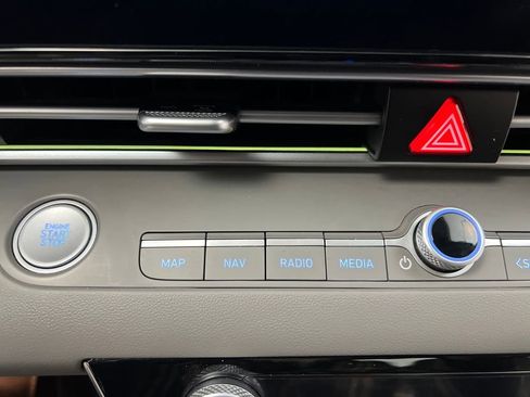 Used 2024 Hyundai Elantra SEL image 45