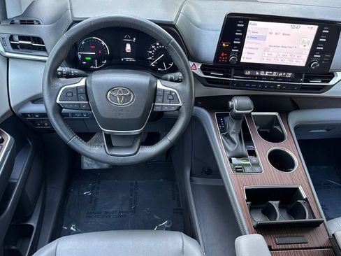 Certified 2024 Toyota Sienna XLE FWD image 13