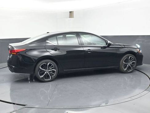 Used 2025 Nissan Altima 2.5 SR AWD/4WD image 3