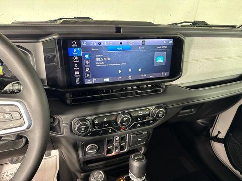Certified 2025 Jeep Wrangler Unlimited Sahara AWD/4WD image 17