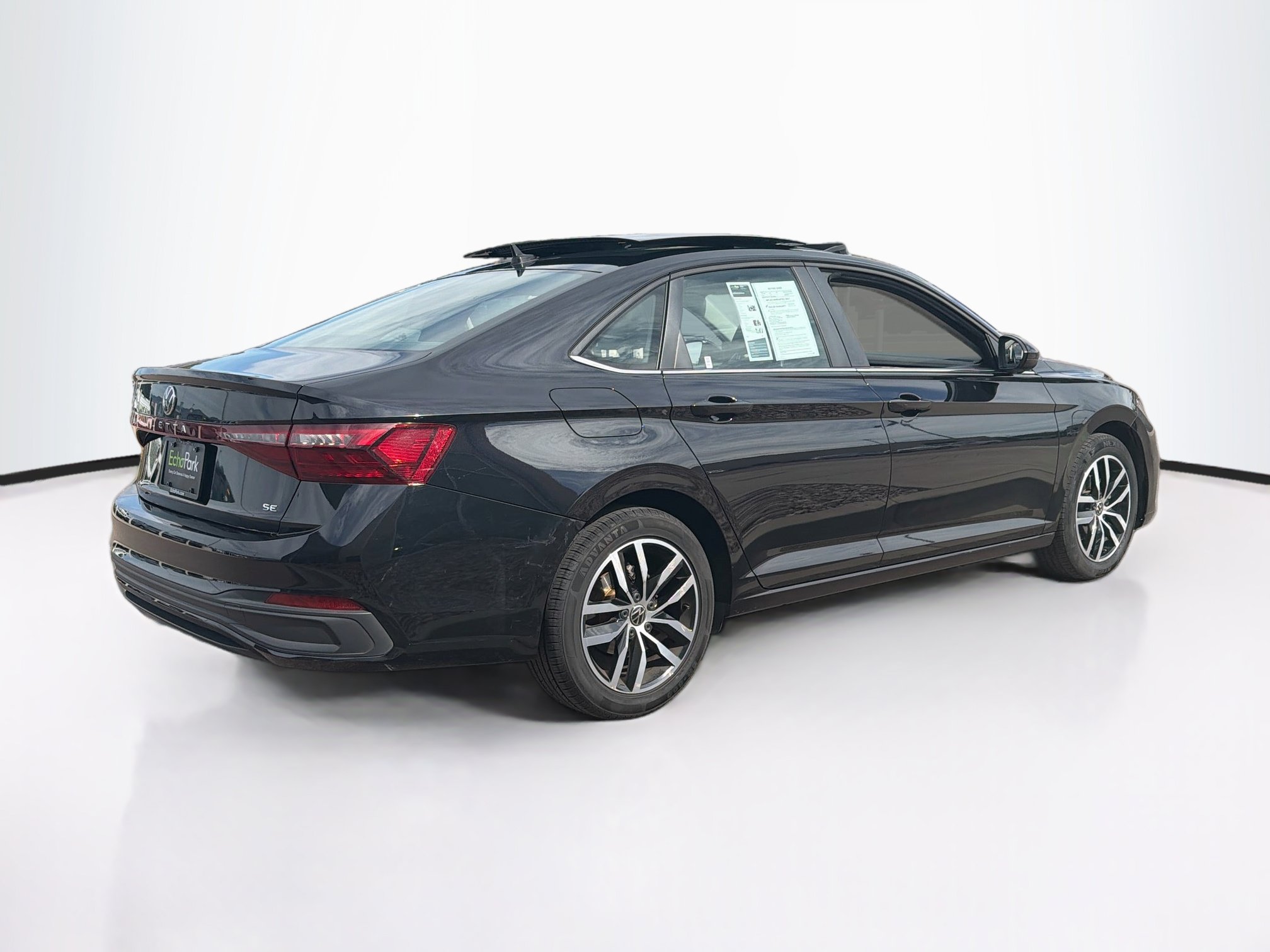 Used 2025 Volkswagen Jetta SE FWD image 9