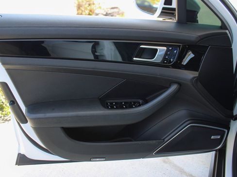 Used 2018 Porsche Panamera 4S image 47