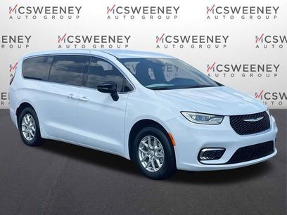 New 2026 Chrysler Pacifica Select