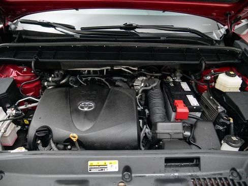 Used 2021 Toyota Highlander XLE image 11