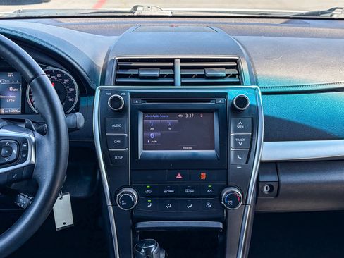 Used 2015 Toyota Camry SE FWD image 12