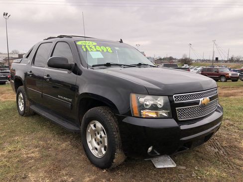 Used 2013 Chevrolet Avalanche LT image 7