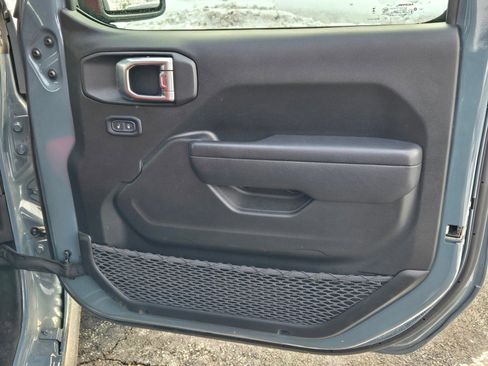 Used 2024 Jeep Gladiator Willys image 5