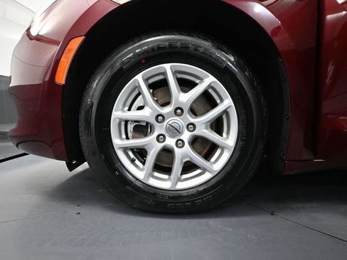 Used 2021 Chrysler Voyager LX image 16