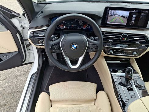 Used 2023 BMW 530i xDrive w/ Convenience Package image 12