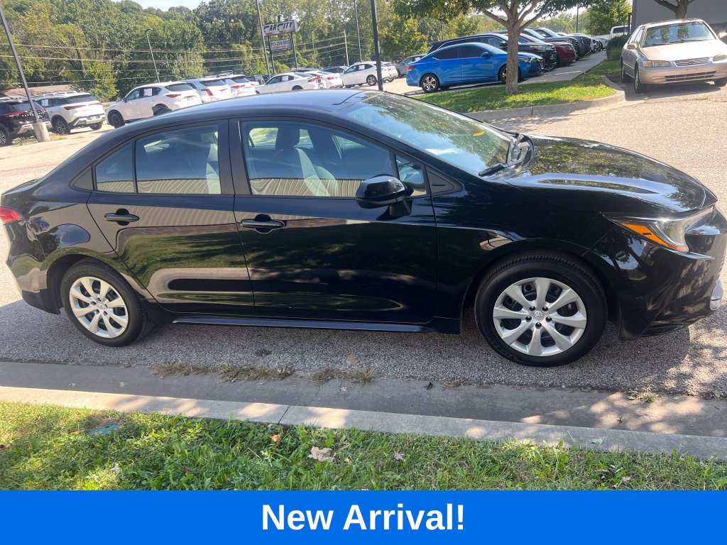 Used 2026 Toyota Corolla LE FWD image 4
