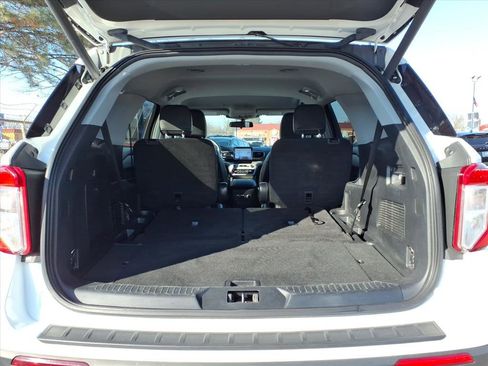 Certified 2023 Ford Explorer XLT w/ Equipment Group 202A image 10