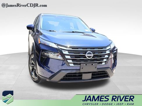 Used 2025 Nissan Rogue SV AWD/4WD image 8