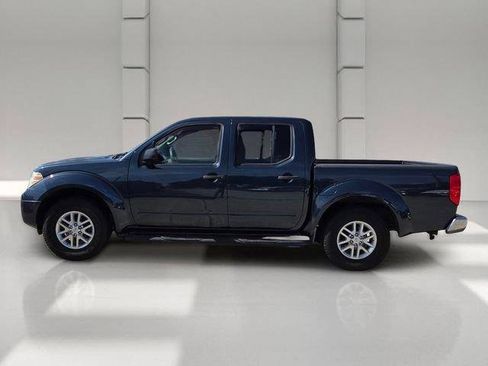 Used 2015 Nissan Frontier SV RWD image 2