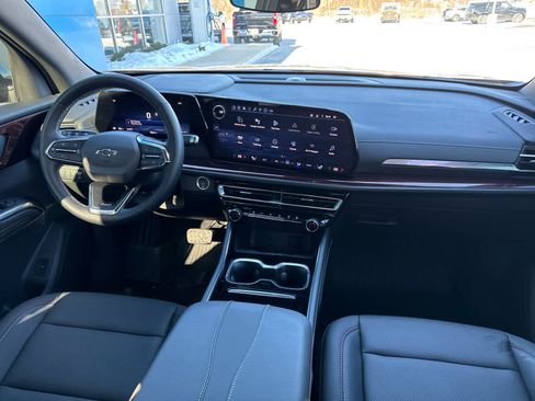 Used 2024 Chevrolet Traverse Z71 image 7