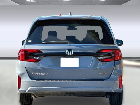 New 2026 Honda Odyssey Touring image 9