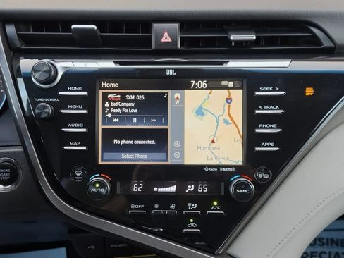 Used 2020 Toyota Camry XSE w/ Navigation Package FWD image 11