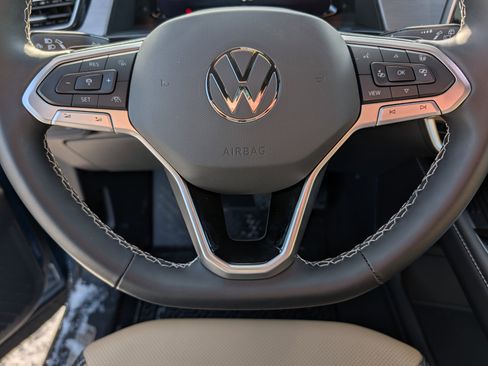 Certified 2025 Volkswagen Atlas Cross Sport SE image 29