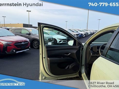 Certified 2025 Hyundai Santa Cruz SE image 13