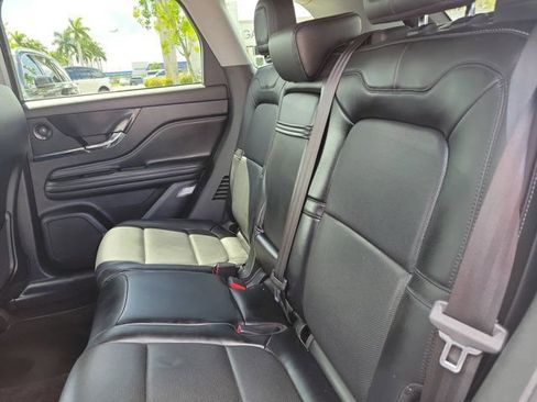Used 2022 Lincoln Corsair Reserve w/ Luxury Package AWD/4WD image 16