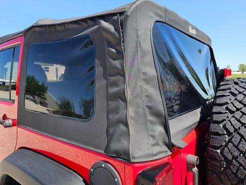 Used 2015 Jeep Wrangler Unlimited Rubicon image 6