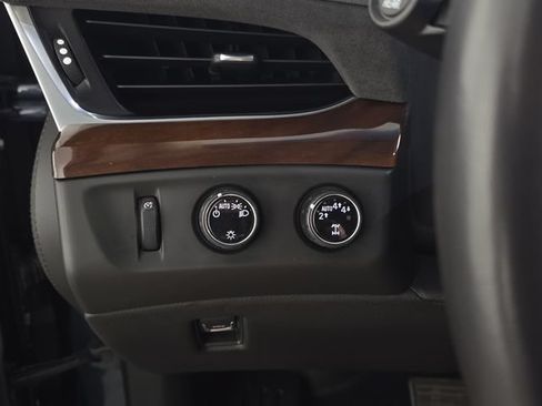 Used 2019 Cadillac Escalade Premium Luxury AWD/4WD image 22