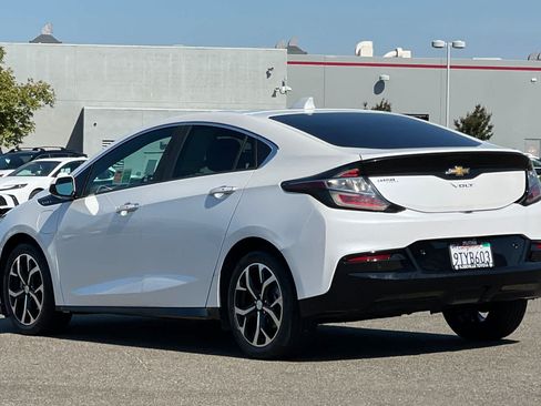 Used 2017 Chevrolet Volt Premier w/ Driver Confidence II Package FWD image 7