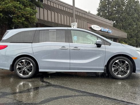 Used 2024 Honda Odyssey Elite image 3