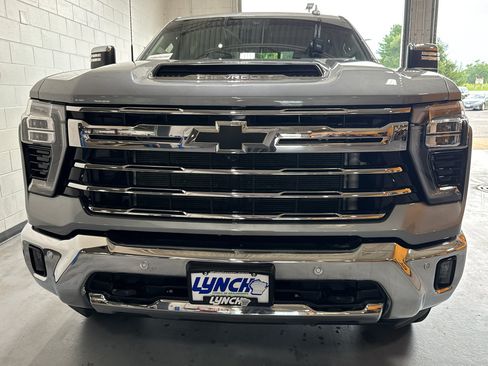 Used 2024 Chevrolet Silverado 2500 LTZ w/ LTZ Premium Package AWD/4WD image 8