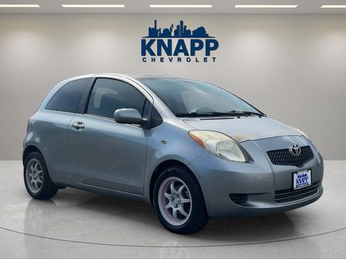 Used 2008 Toyota Yaris 2-Door Hatchback FWD image 6