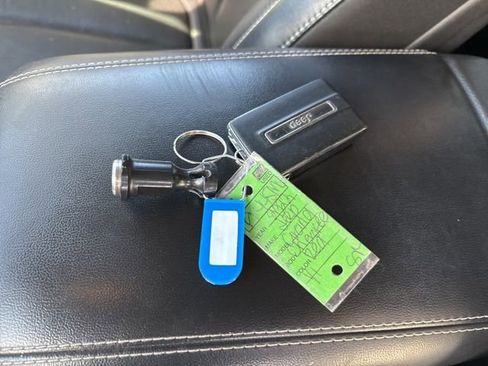 Used 2022 Jeep Grand Cherokee L Limited w/ Luxury Tech Group II image 26