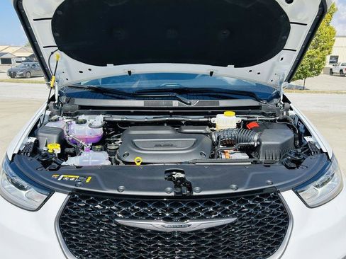 New 2026 Chrysler Pacifica Select w/ Quick Order Package 2EV image 45