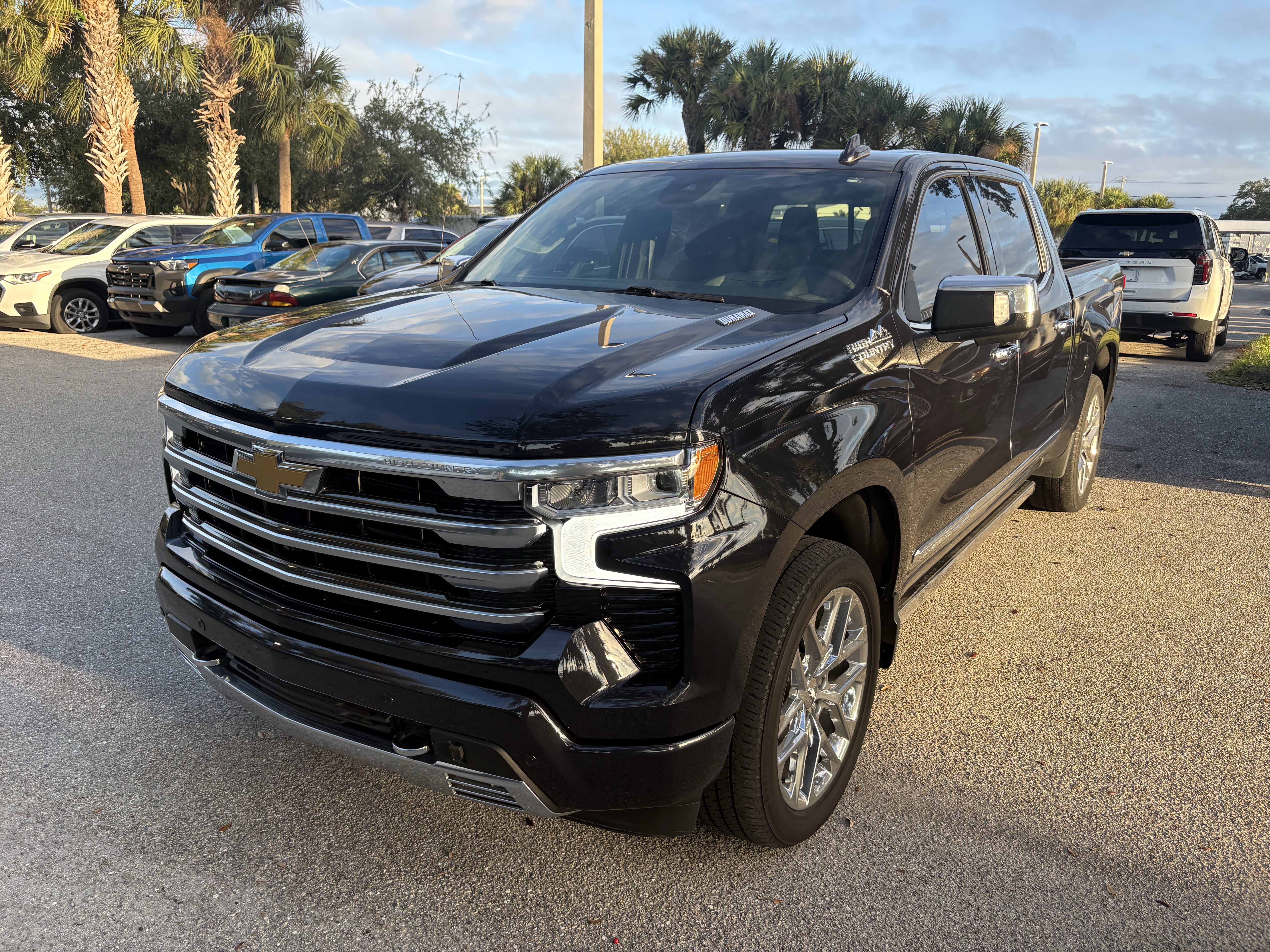 Used 2023 Chevrolet Silverado 1500 High Country w/ Technology Package AWD/4WD image 3