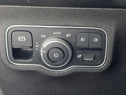 Used 2023 Mercedes-Benz GLB 250 4MATIC image 26