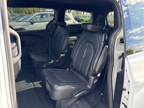 New 2026 Chrysler Voyager LX image 10