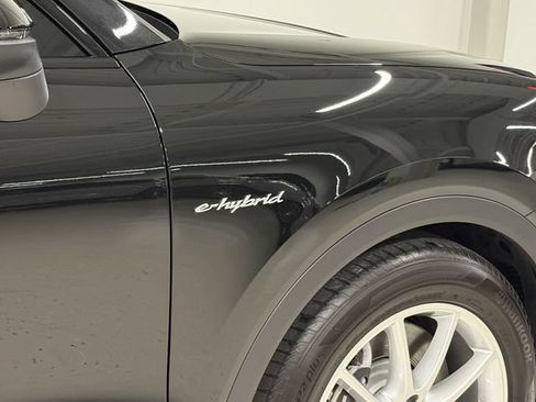 Certified 2025 Porsche Cayenne E-Hybrid w/ Premium Package Plus AWD/4WD image 13