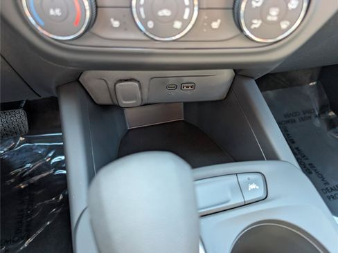 New 2026 Chevrolet Trax RS w/ Sunroof Package FWD image 19