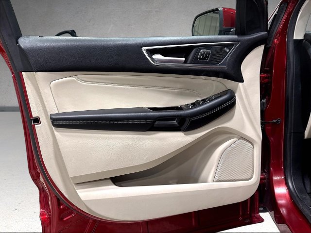 Used 2019 Ford Edge Titanium w/ Equipment Group 301A AWD/4WD image 24