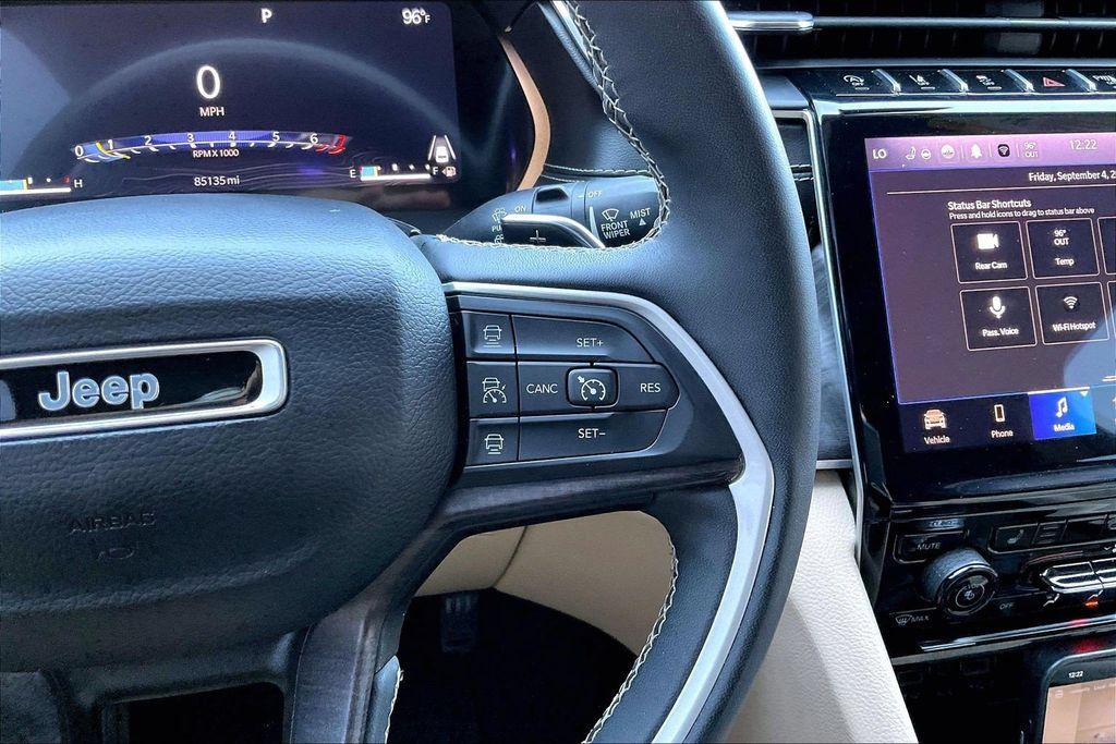 Used 2023 Jeep Grand Cherokee Limited w/ Black Appearance Package RWD image 19