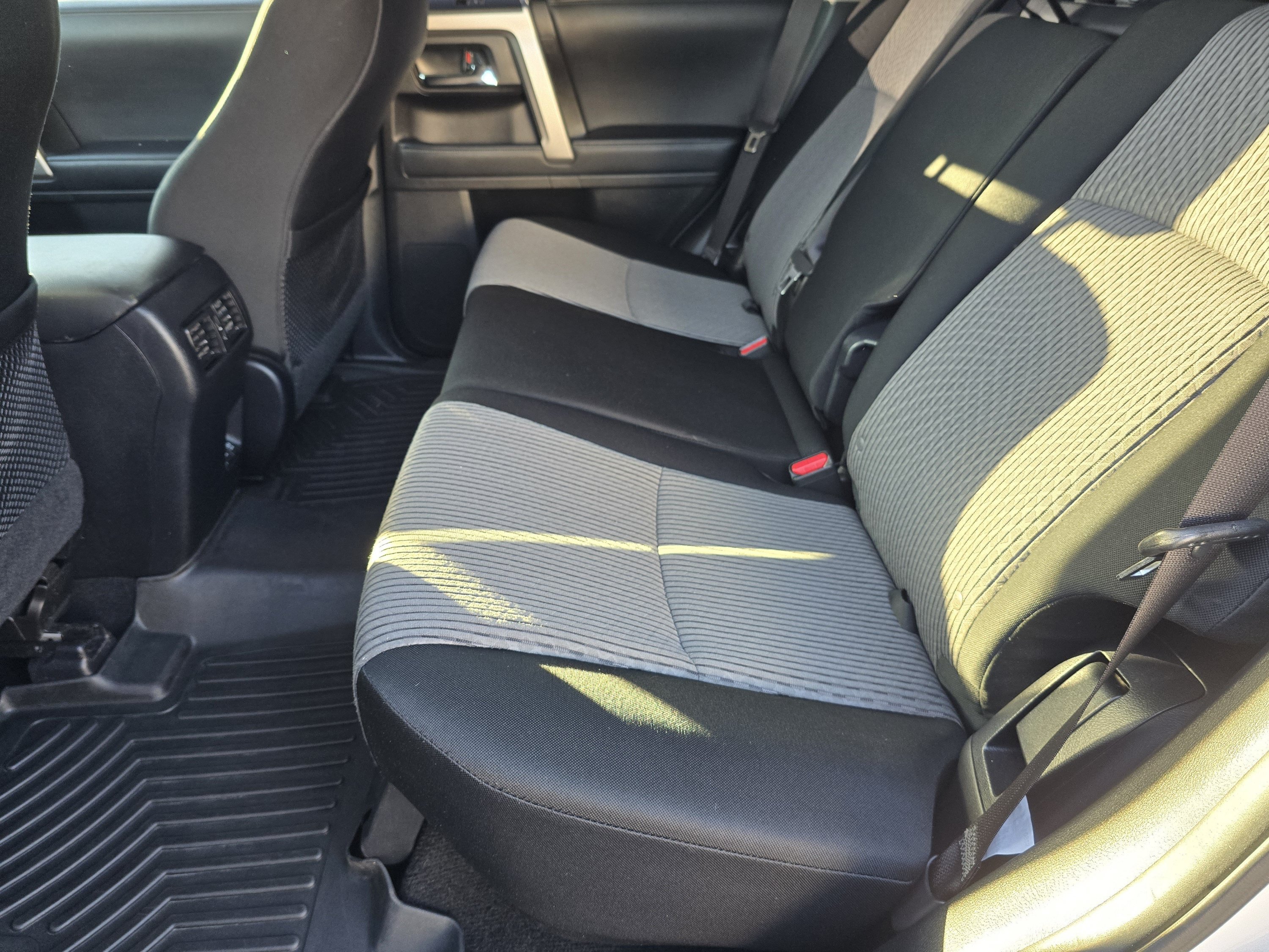 Used 2020 Toyota 4Runner SR5 AWD/4WD image 24
