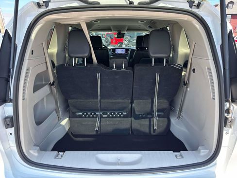 Certified 2024 Chrysler Pacifica Touring-L FWD image 15