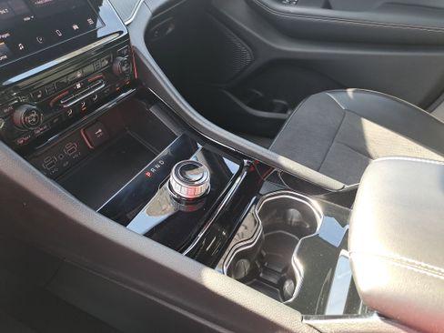 Used 2023 Jeep Grand Cherokee Altitude image 23