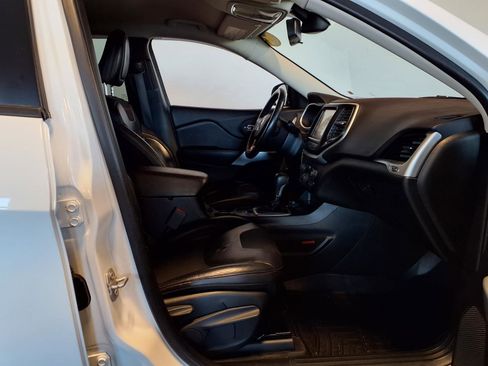 Used 2017 Jeep Cherokee Trailhawk w/ Cold Weather Group image 11