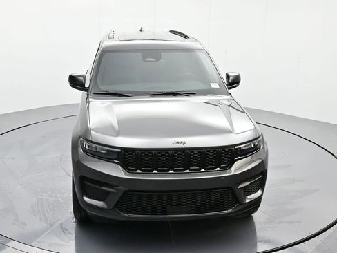 New 2025 Jeep Grand Cherokee Altitude image 31