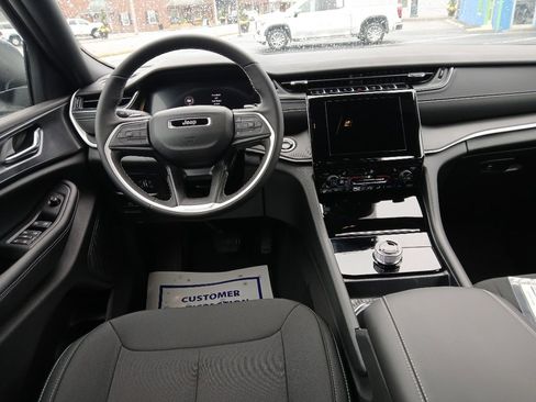 New 2025 Jeep Grand Cherokee L Laredo w/ Luxury Tech Group I image 7