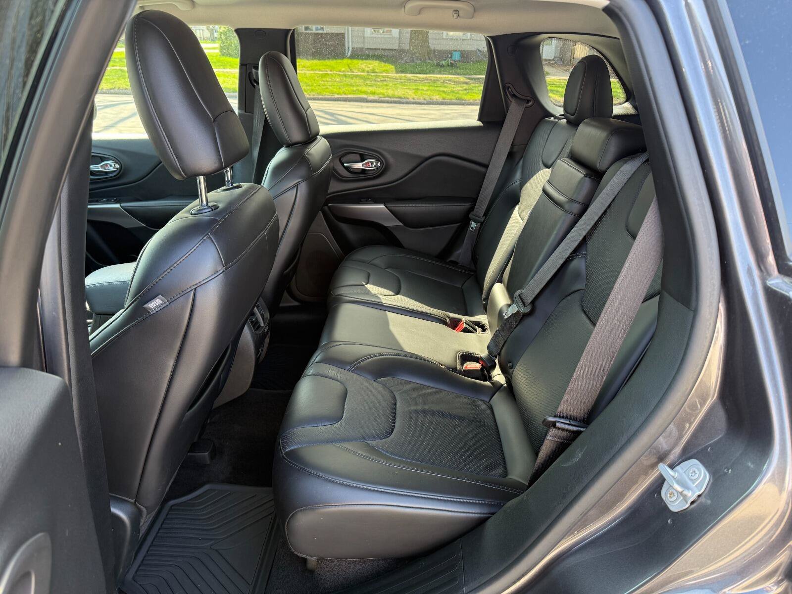 Used 2019 Jeep Cherokee Limited AWD/4WD image 13