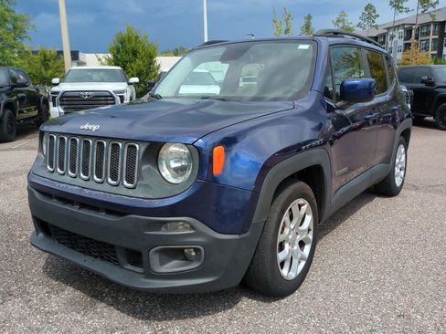 Used 2017 Jeep Renegade Latitude w/ Popular Equipment Group FWD image 2