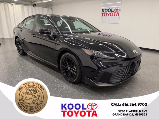 Certified 2025 Toyota Camry SE FWD image 1