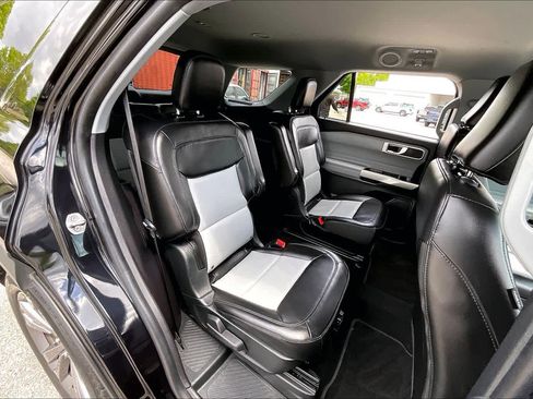 Used 2022 Ford Explorer XLT w/ Equipment Group 202A image 20