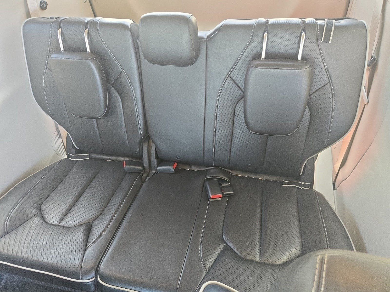 Used 2021 Chrysler Pacifica Limited w/ Uconnect Theater Family Group FWD image 10