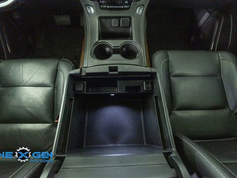 Used 2020 Chevrolet Suburban LT w/ Luxury Package AWD/4WD image 33
